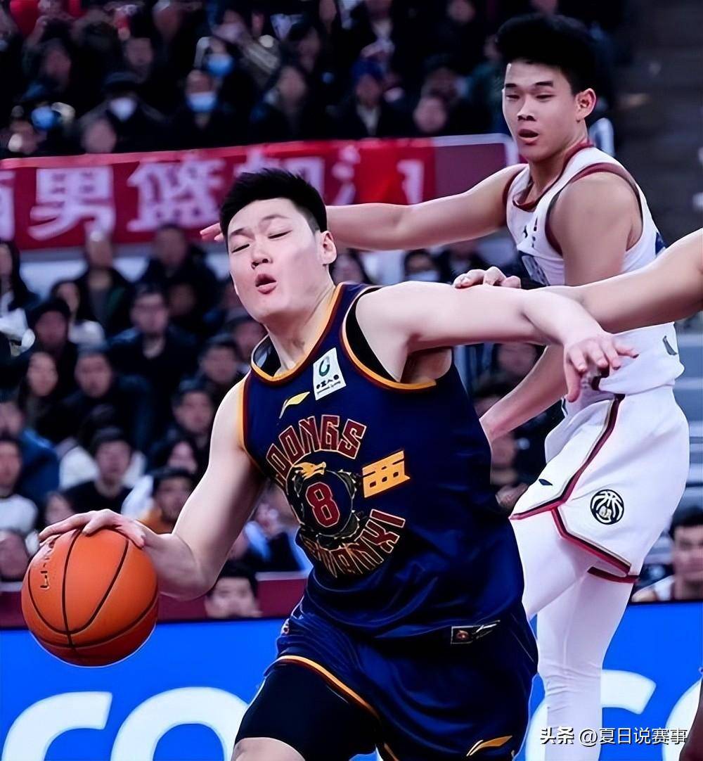 热门球队迎战黑马，全力抢夺胜利