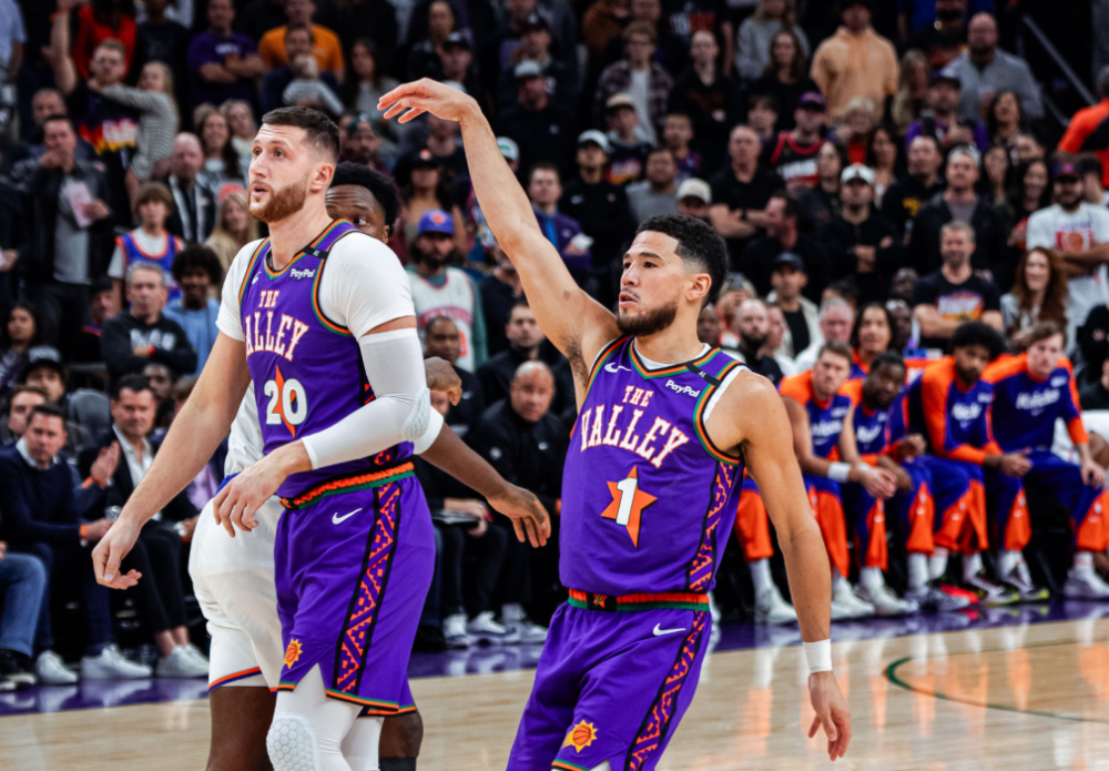 爱游戏入口-尼克斯队主场失利，遭遇三连败境况堪忧