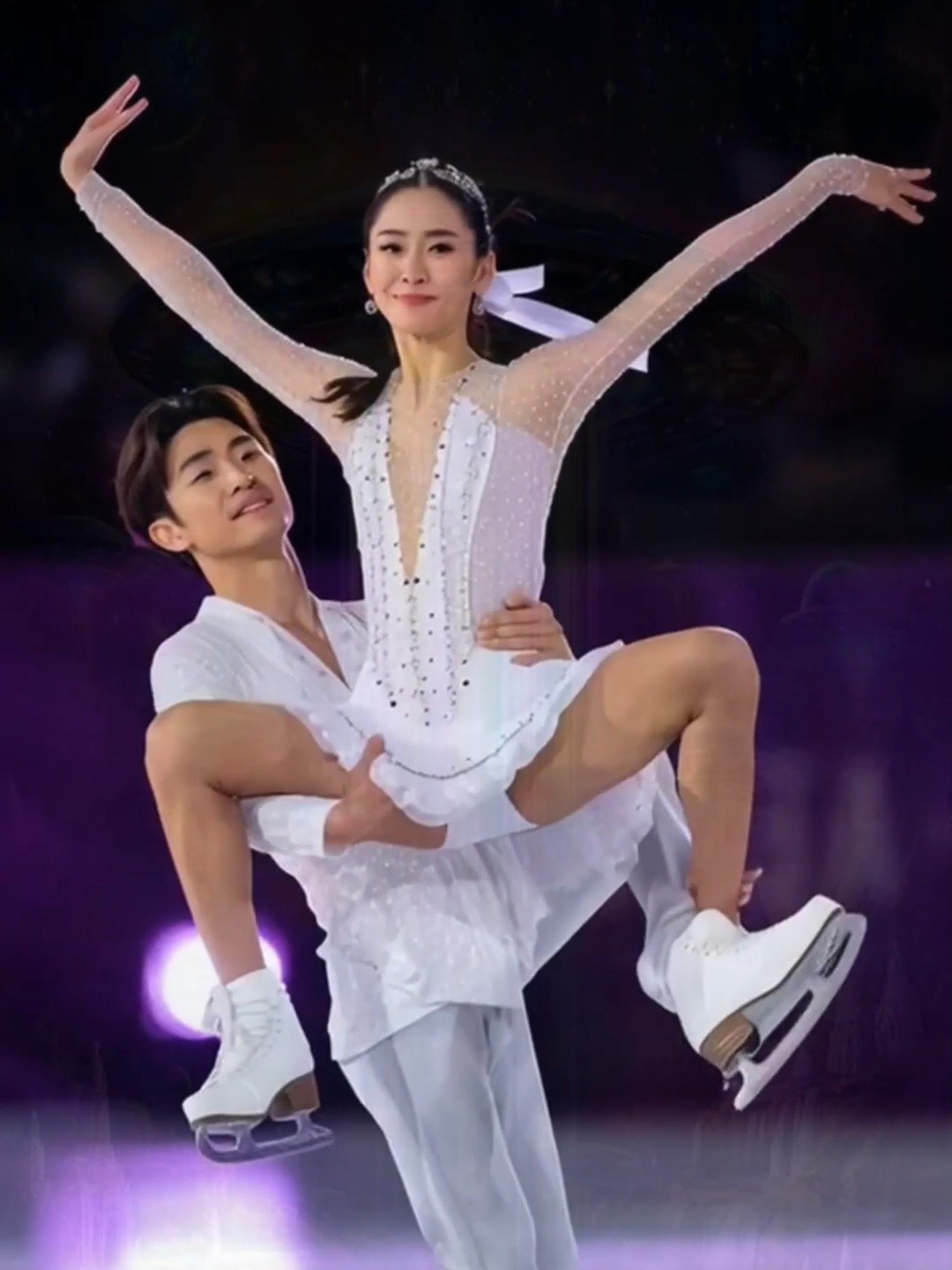 爱游戏APP-奥运赛场再现惊艳花样滑冰，美女选手夺冠！