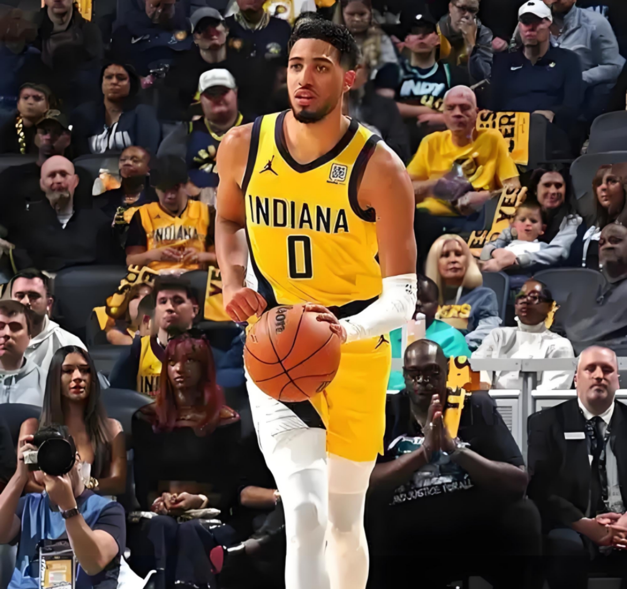 爱游戏下载-包含篮球巨星表现抢眼，全力拼搏争夺胜利的词条