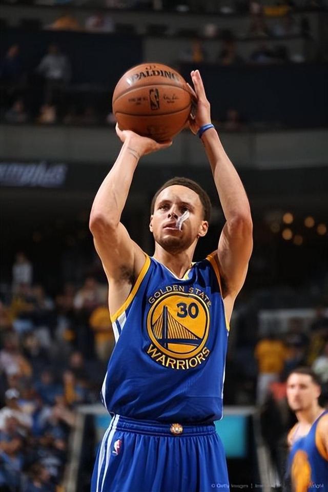 包含篮球巨星表现抢眼,全力拼搏争夺胜利的词条 包含篮球巨星表现抢眼,全力拼搏争夺胜利的词条