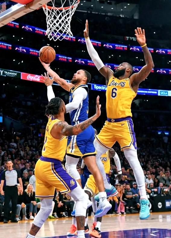 包含勇士大胜湖人,保持连胜的词条 包含勇士大胜湖人,保持连胜的词条