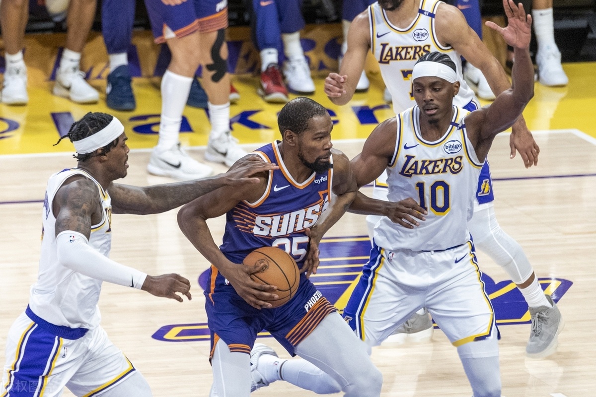 爱游戏在线-快船不敌湖人，遭遇四连败