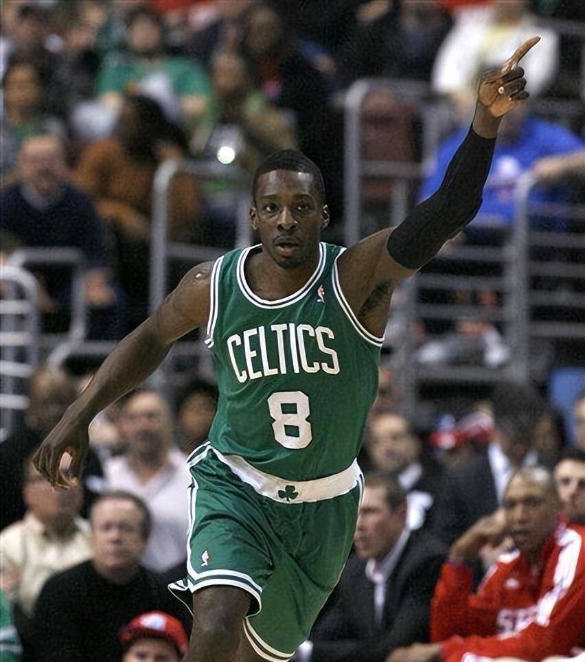 猛龙逆转凯尔特人，易建联惊艳四座的简单介绍