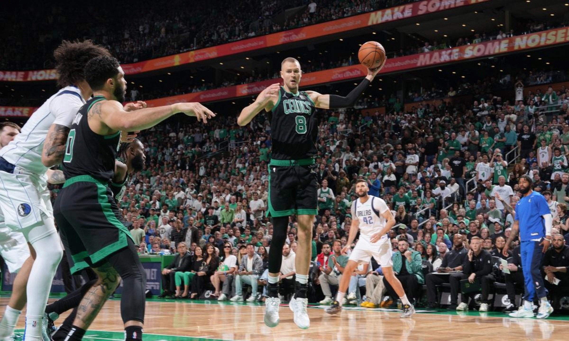 爵士轻取独行侠，霍勒迪刷新纪录