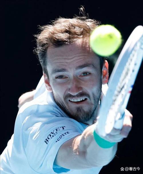 爱游戏官网-法网轻取澳网，梅德韦杰夫关键制胜