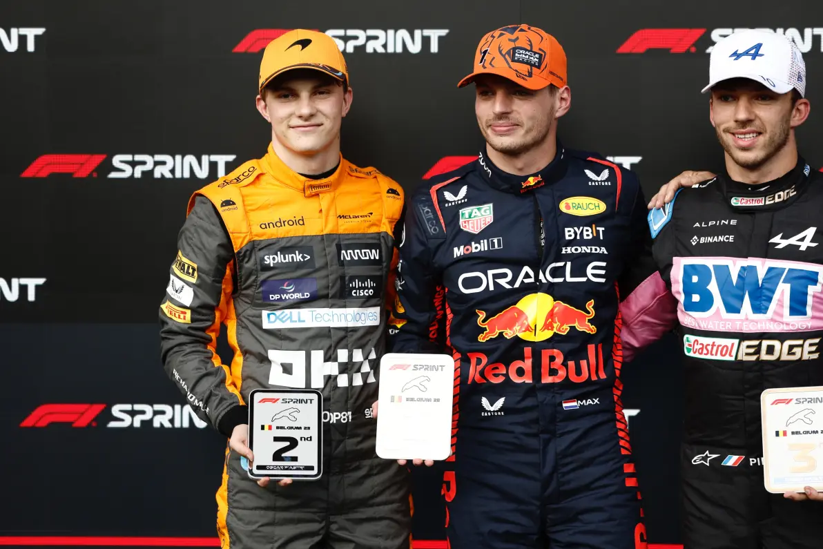 雷诺车队完胜威廉姆斯,皮亚斯特里刷新纪录 雷诺车队完胜威廉姆斯,皮亚斯特里刷新纪录