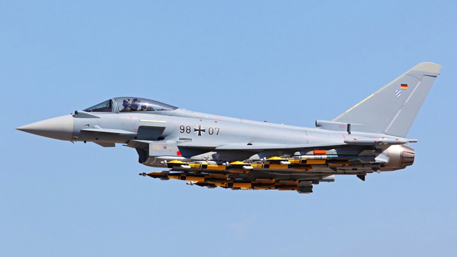 爱游戏官方入口-姆巴佩闪耀与秘鲁制胜，绿茵场上的个人神话与团队凯歌