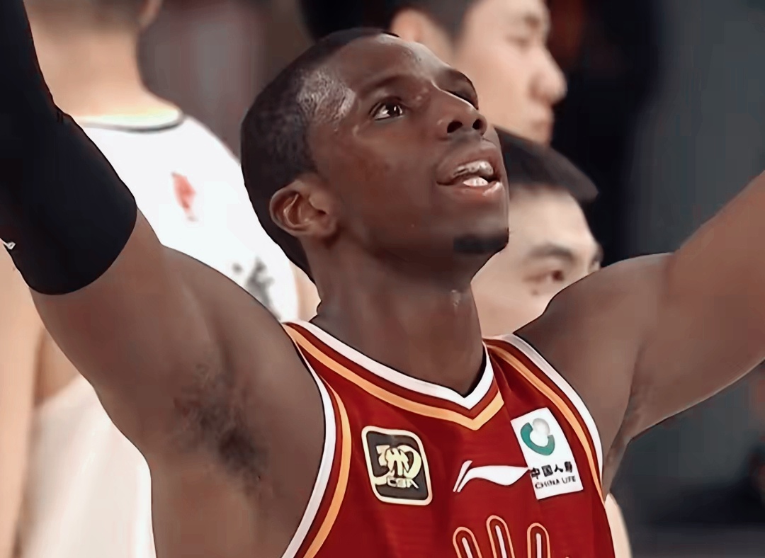 F1街道赛焦点战，尼克斯险胜吉林队